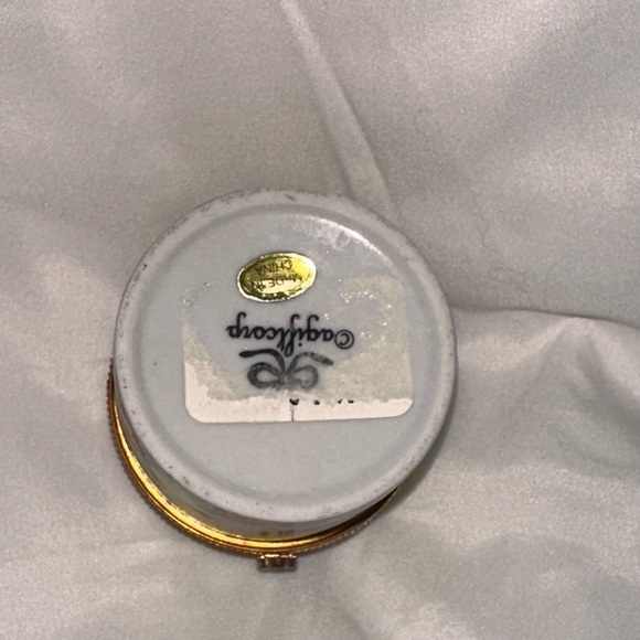 Pill Trinket Snuff Box Caribbean Cruise Dolphin Colorful Motif Brass Hinged - Picture 6 of 7